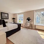 Stylish Portobello Road Two-Bed Flat