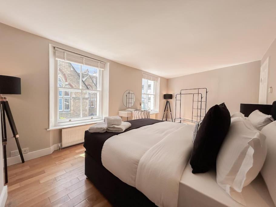 Stylish Portobello Road Two-bed Flat *