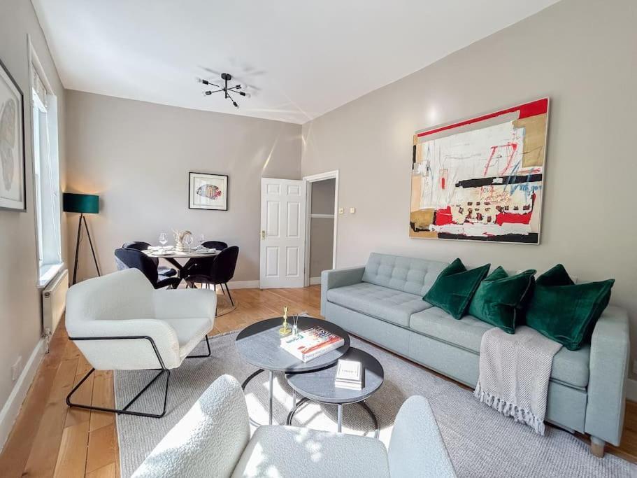 Stylish Portobello Road Two-bed Flat