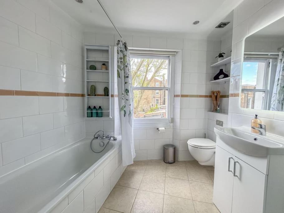 Stylish Portobello Road Two-bed Flat *