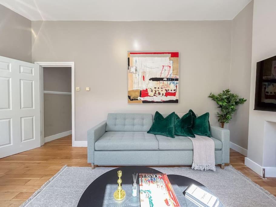 Stylish Portobello Road Two-bed Flat Appartement