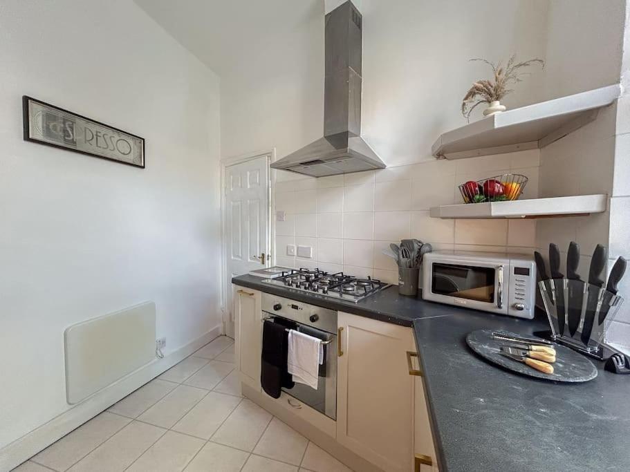 Stylish Portobello Road Two-bed Flat Londres