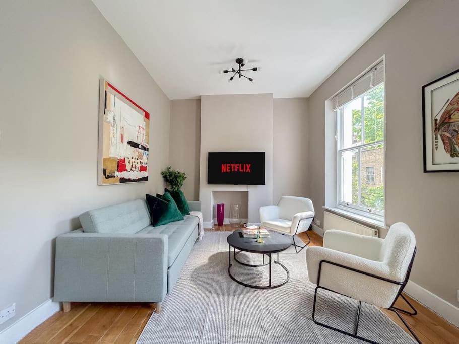 Stylish Portobello Road Two-bed Flat * Londres